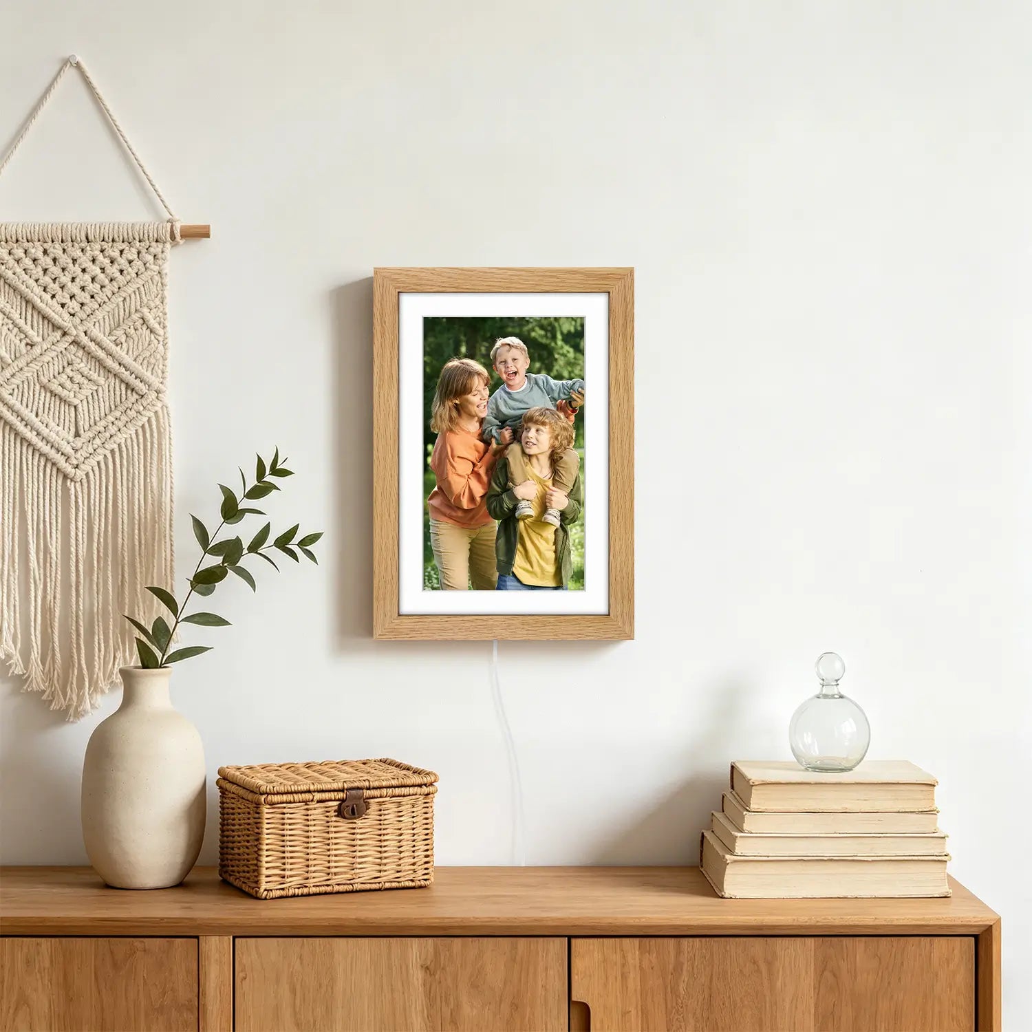 10-inch-wifi-digital-picture-frame-wall-mounted