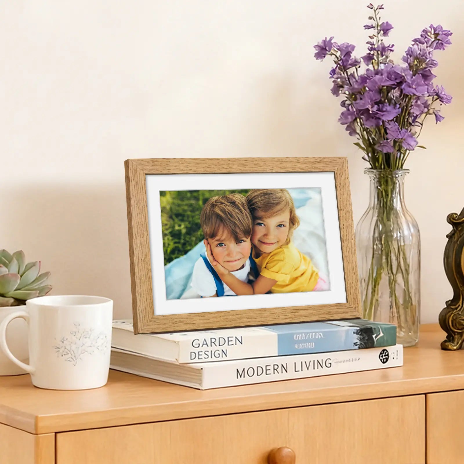 10-inch-wood-frameo-digital-picture-frame-showcase-memory
